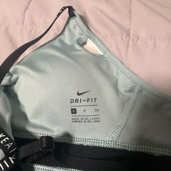 Nike sports bra - Picture 3 of 3